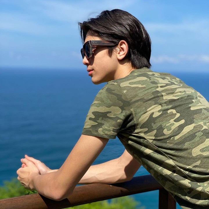 <p>Menanti kehadiran Eddy di dunia, Maudy Koesnaedi dan suami bule butuh kurang lebih lima tahun. Enggak heran, <em>bonding</em> antara Eddy, Maudy, dan Erik begitu kuat. (Foto: Instagram @eddy_mm)</p>