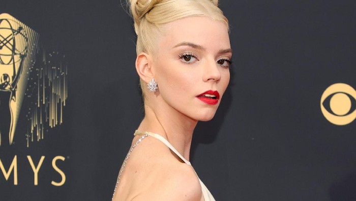 7 Gaya Rambut dan Makeup Selebriti yang Mencuri Perhatian di Primetime Emmy Awards ke-73