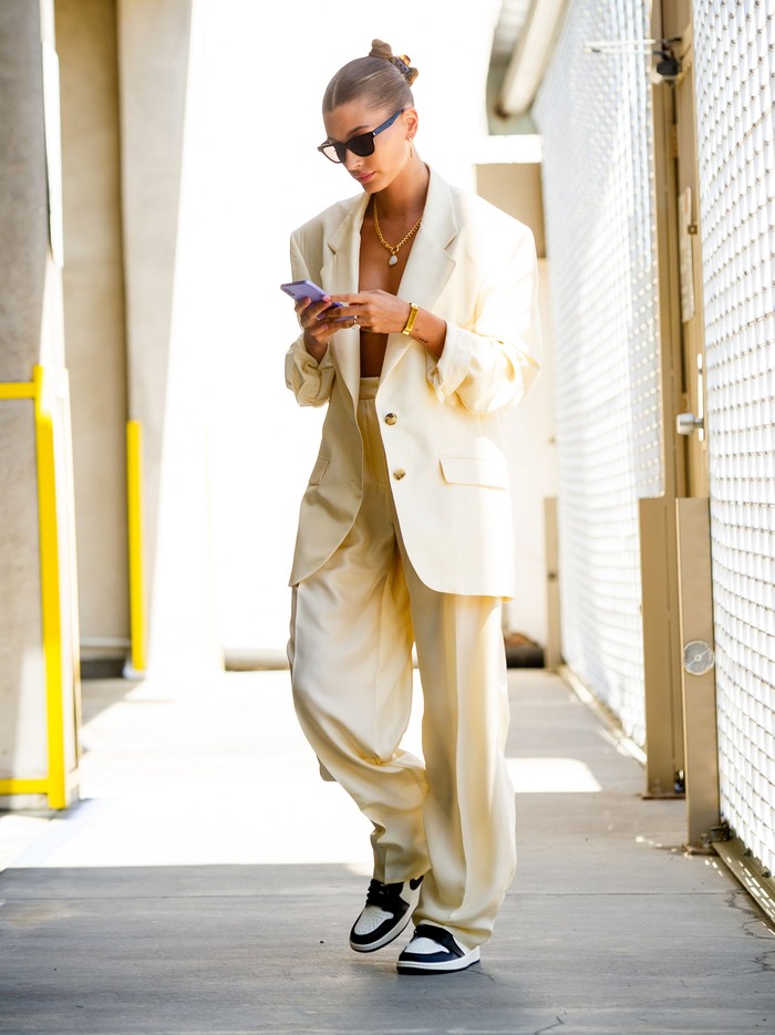 Hailey Bieber looks stunning in an oversized suit from Magda Butrym with Nike Air Jordans and jewelry created by Monica Vinader/Photo: Getty Images