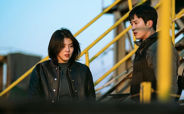 Han So Hee juga akan beradu akting bersama Ahn Bo Hyun yang berperan sebagai detektif Jeon Pil Do. Jeon Pil Do akan menjadi rekan Yoon Ji Woo selama penyamarannya. Yuk, nantikan drama My Name pada 15 Oktober mendatang!/Foto: Instagram/netflixkr