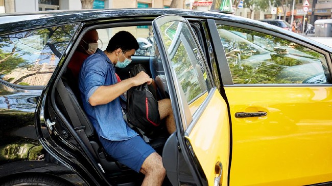 Mabuk perjalanan biasanya ditandai dengan mual, muntah, dan pusing. Berikut beberapa cara agar tidak mabuk perjalanan naik mobil.