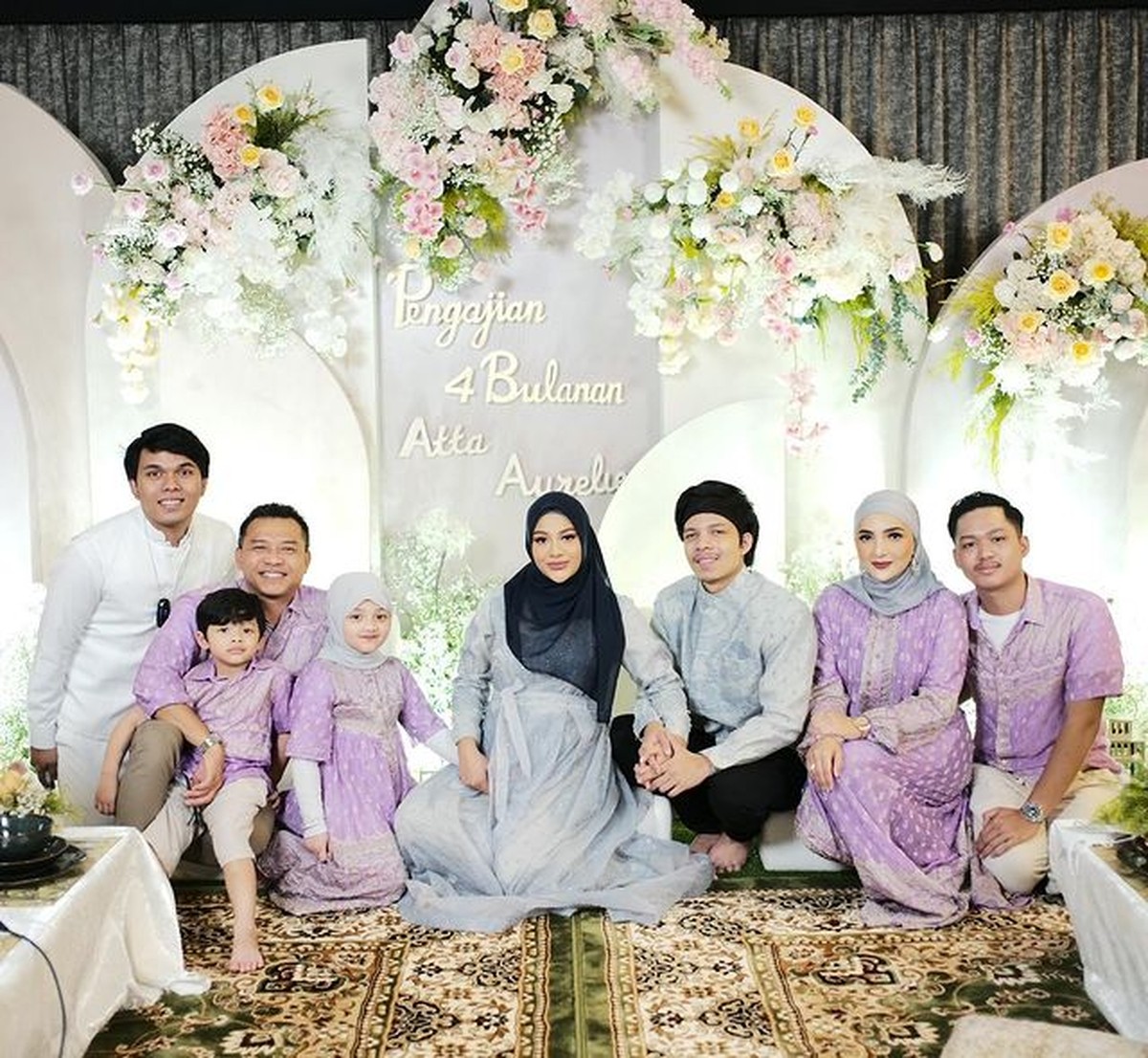 Aurel Hermansyah dan Atta Halilintar menggelar acara pengajian 4 bulan kehamilan Aurel&period; Yuk intip momennya&excl;