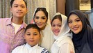 Aurel Hermansyah dan Atta Halilintar menggelar acara pengajian 4 bulan kehamilan Aurel&period; Yuk intip momennya&excl;