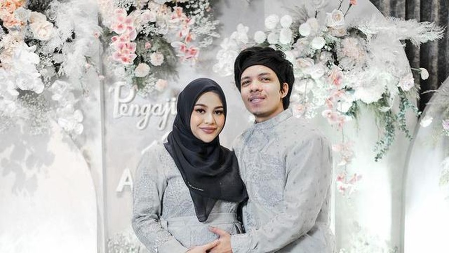 Intip Momen Pengajian 4 Bulan Kehamilan Aurel Hermansyah Aurel Hermansyah dan Atta Halilintar menggelar acara pengajian 4 bulan kehamilan Aurel. Yuk intip momennya!