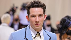 Josh O'Connor The Crown Menang Aktor Drama Terbaik Emmy 2021