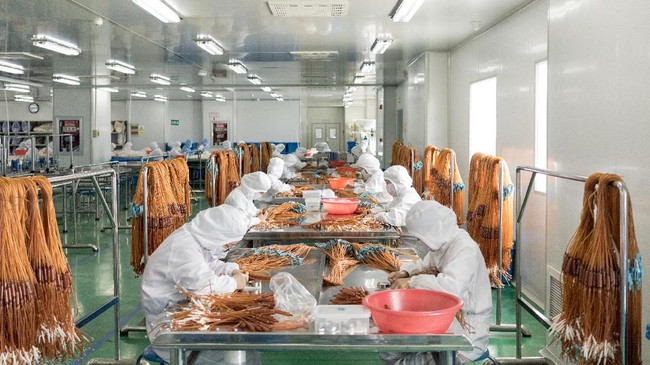 Aktivitas pabrik di China melambat sepanjang Juni 2023 lalu lantaran perusahaan kian khawatir dengan lesunya ekonomi.