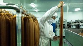 FOTO: Mengintip Hiruk Pikuk Pabrik Pemasok Bahan Medis China