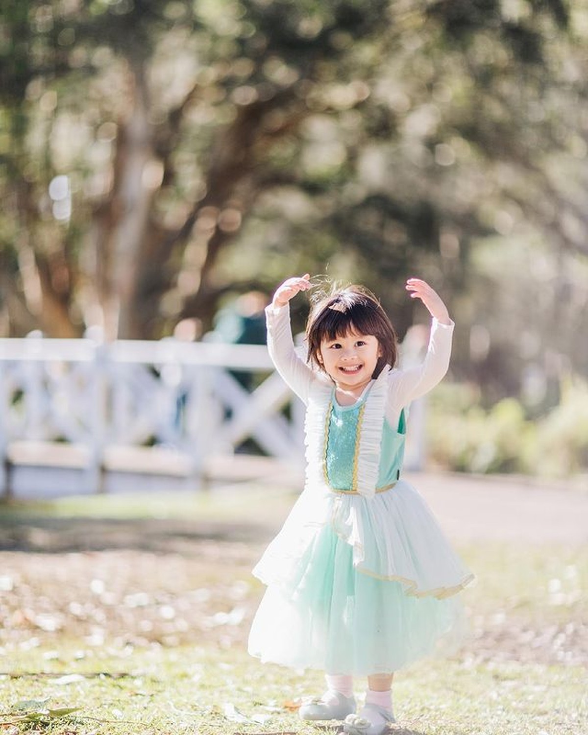 Genap berusia 4 tahun&comma; Bridgia Kalina putri Acha Septriasa dan Vicky Kharisma terlihat makin cantik&period; Yuk intip potretnya&excl;