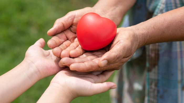 Selain Bisa Bikin Jiwa Lebih Tenang, Ini 5 Manfaat Positif dari Sering Bersedekah