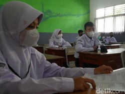 Seribuan Sekolah Catat Klaster COVID-19, Ahli: PTM Baru Aman Kalau Level 2