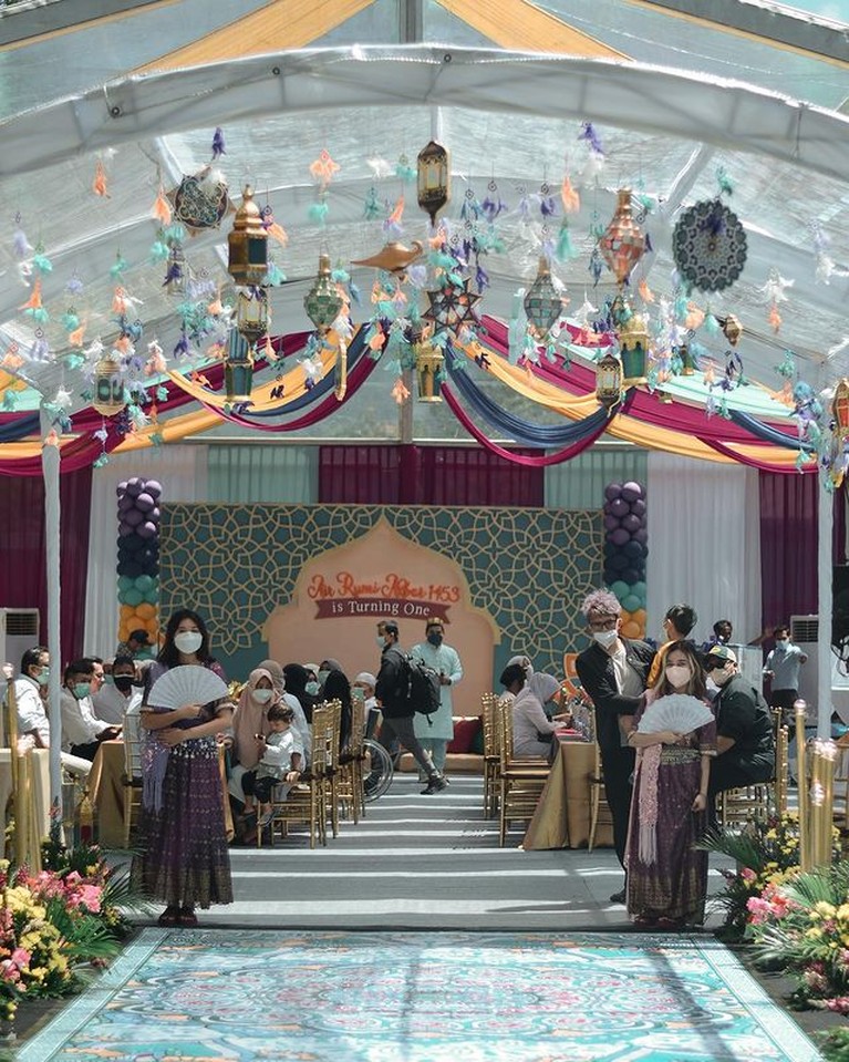 Momen Ultah Baby Air Putra Ammar Zoni & Irish Bella Pasangan Ammar Zoni dan Irish Bella tengah berbahagia merayakan ulang tahun putra mereka yang ke 1. Yuk intip momennya!
