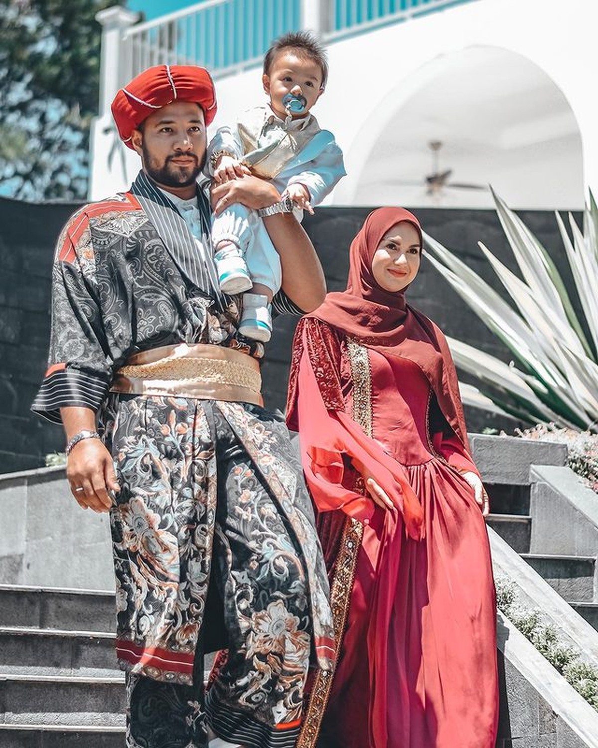 Pasangan Ammar Zoni dan Irish Bella tengah berbahagia merayakan ulang tahun putra mereka yang ke 1&period; Yuk intip momennya&excl;