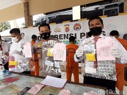 Penjual Es Kelapa Nyambi Edarkan Obat Terlarang di Tasikmalaya
