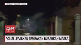 VIDEO: Polisi Lepaskan Tembakan Bubarkan Massa