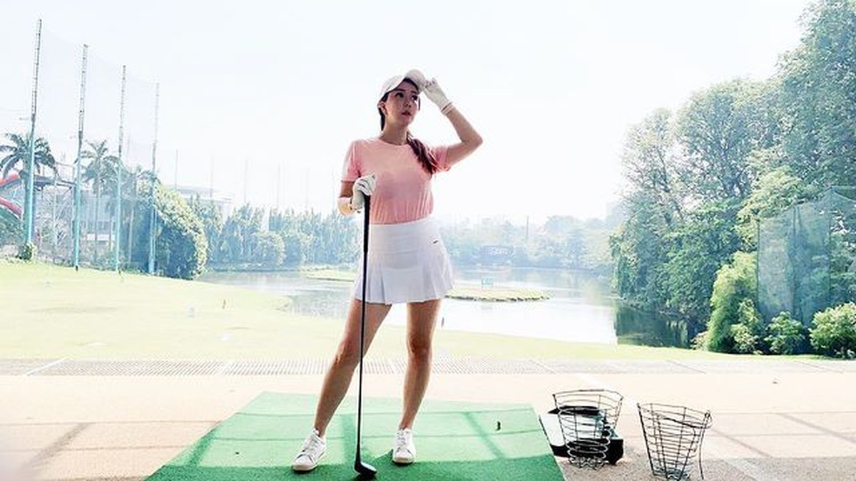 Dewi Biechu selebgram sekaligus CEO yang jadi sorotan karena tajir melintir dan dekat dengan Hotman Paris&period; Yuk intip&excl;