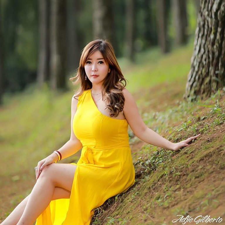 Dewi Biechu selebgram sekaligus CEO yang jadi sorotan karena tajir melintir dan dekat dengan Hotman Paris. Yuk intip!