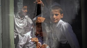 FOTO: Murid Lelaki Afghanistan Kembali Sekolah, Tak Ada Siswi