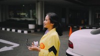 <p>Di kehidupan sehari-harinya, Siti Adira Kania juga aktif di berbagai kegiatan kemahasiswaan lho. Enggak heran kalau ia dinobatkan sebagai lulusan terbaik. Selamat ya, Adira! (Foto: Instagram @adirakania)</p>