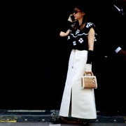 Simak Aksi Gaya Para Bintang Street Style di London Fashion Week Spring/Summer 2022