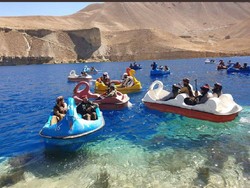 Taliban Naik Perahu Bebek-Tenteng Senjata, Korut Komentari Kapal Selam AS