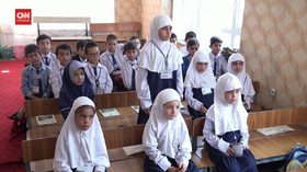 VIDEO: Siswi SD di Afganistan Kembali Bersekolah