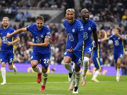 Dua Wajah Si Biru di London Utara