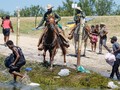 Petugas AS Setop Pakai Kuda Usir Imigran Haiti