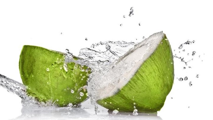 Bolehkah Minum Air Kelapa Setelah Suntik Vaksin Covid-19?