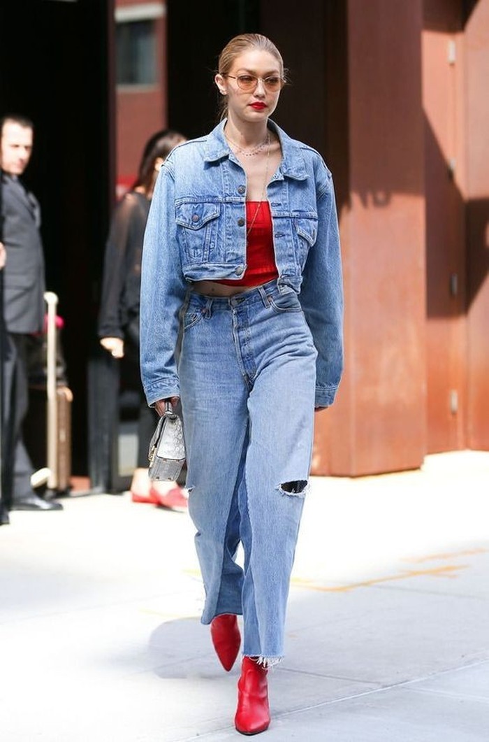 Denim on denim is never wrong.  This style is a solution when you are in a hurry or want to wear bright colors.  (Pinterest.com)