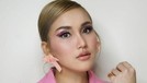 Penampilan Ayu Ting Ting memakai outfit pink ala idol K-Pop Korea tuai pujian&period; Yuk kita intip potretnya&excl;