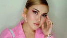 Penampilan Ayu Ting Ting memakai outfit pink ala idol K-Pop Korea tuai pujian&period; Yuk kita intip potretnya&excl;