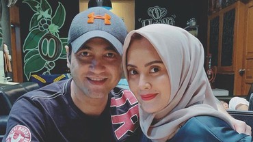 img-title Kedekatan dengan Ferry Irawan Jadi Gosip, Ini Kata Elma Theana
