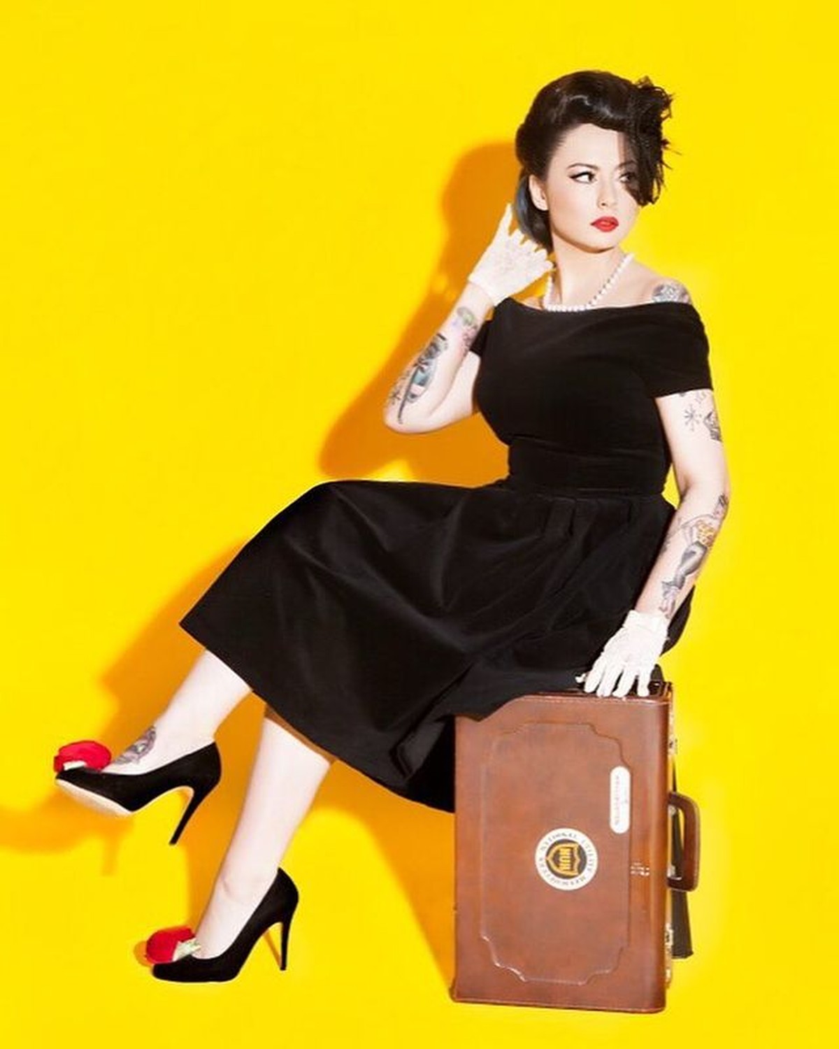 Gaya Nyentrik Claudia Adinda Istri Derby Romero yang Kini Hamil Anak Pertama