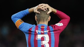 Meme Lucu Pique Mendadak Jadi Striker Barcelona