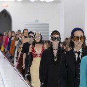 5 Fashion Show Paling Kontroversial di Milan Fashion Week! Dari yang Dianggap Terlalu Vulgar Sampai Rasis