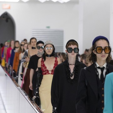 img-title 5 Fashion Show Paling Kontroversial di Milan Fashion Week! Dari yang Dianggap Terlalu Vulgar Sampai Rasis