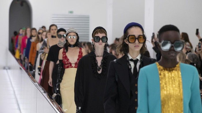 5 Fashion Show Paling Kontroversial di Milan Fashion Week! Dari yang Dianggap Terlalu Vulgar Sampai Rasis