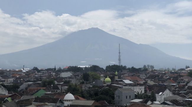 Selama masa pandemi virus corona, tiket masuk pendakian di Gunung Arjuno-Welirang hanya bisa dibeli melalui online.