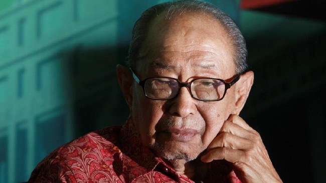 Pakar hukum sekaligus Guru Besar Universitas Airlangga (Unair) J.E. Sahetapy meninggal dunia.