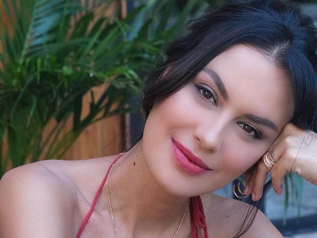 Sophia Latjuba mengunggah foto yang menampilkan punggung mulus dan tatonya&period; Yuk kita intip potretnya&excl;