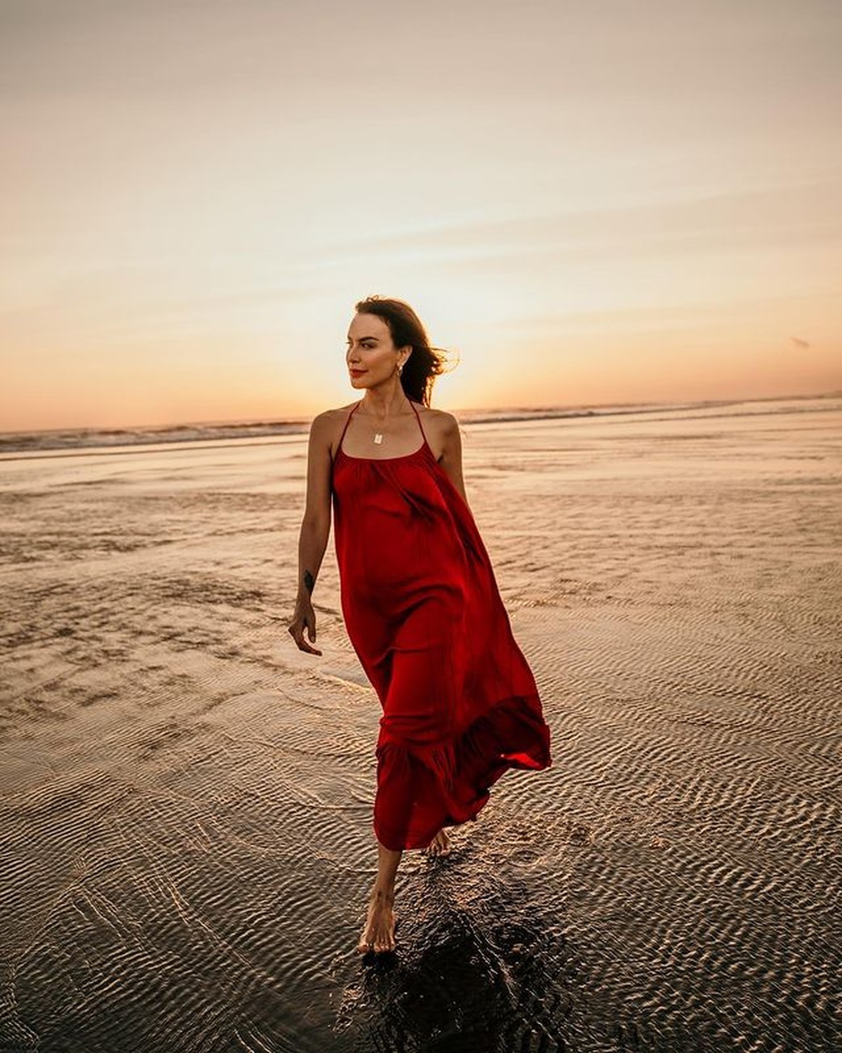 Sophia Latjuba mengunggah foto yang menampilkan punggung mulus dan tatonya&period; Yuk kita intip potretnya&excl;