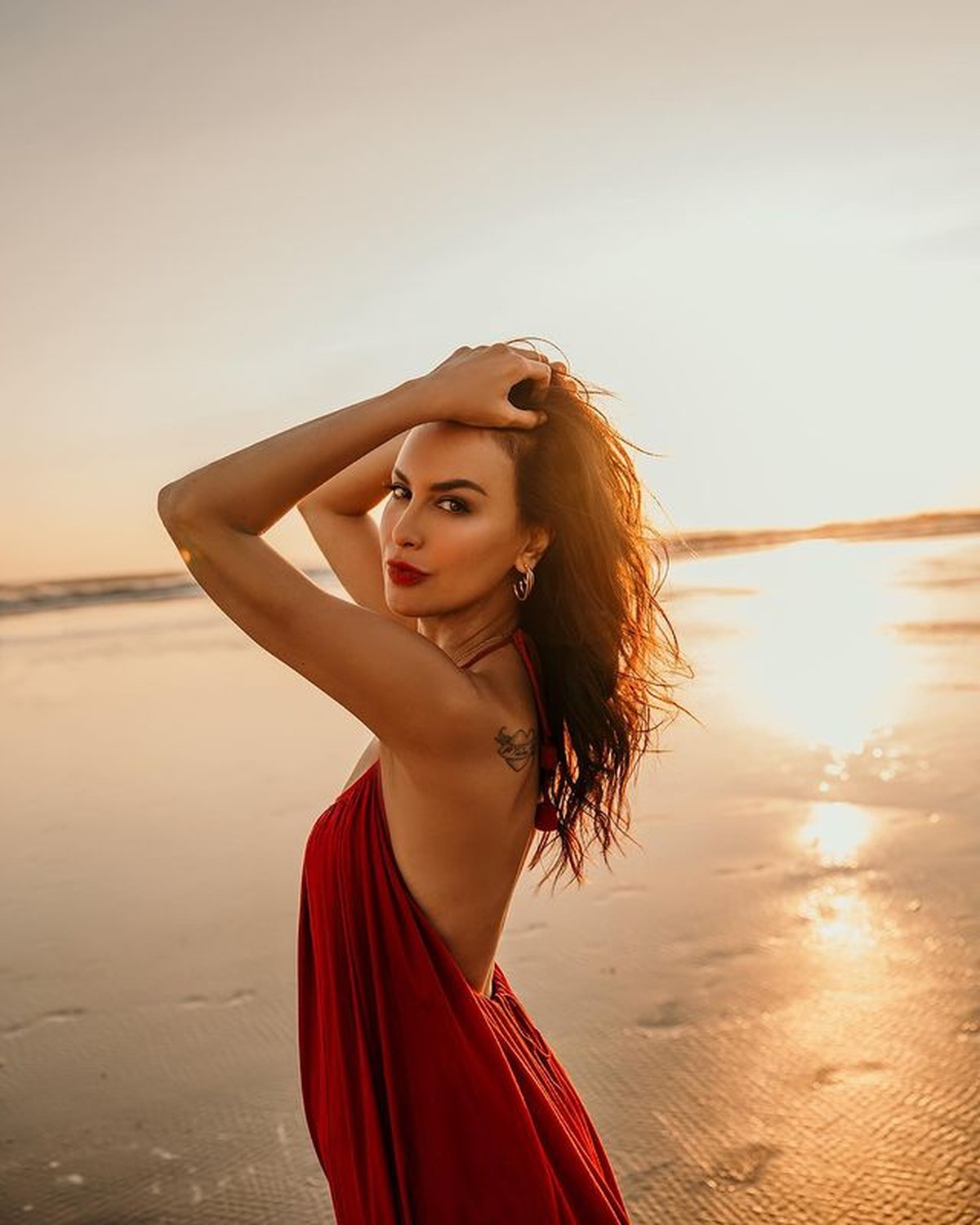 Sophia Latjuba mengunggah foto yang menampilkan punggung mulus dan tatonya&period; Yuk kita intip potretnya&excl;