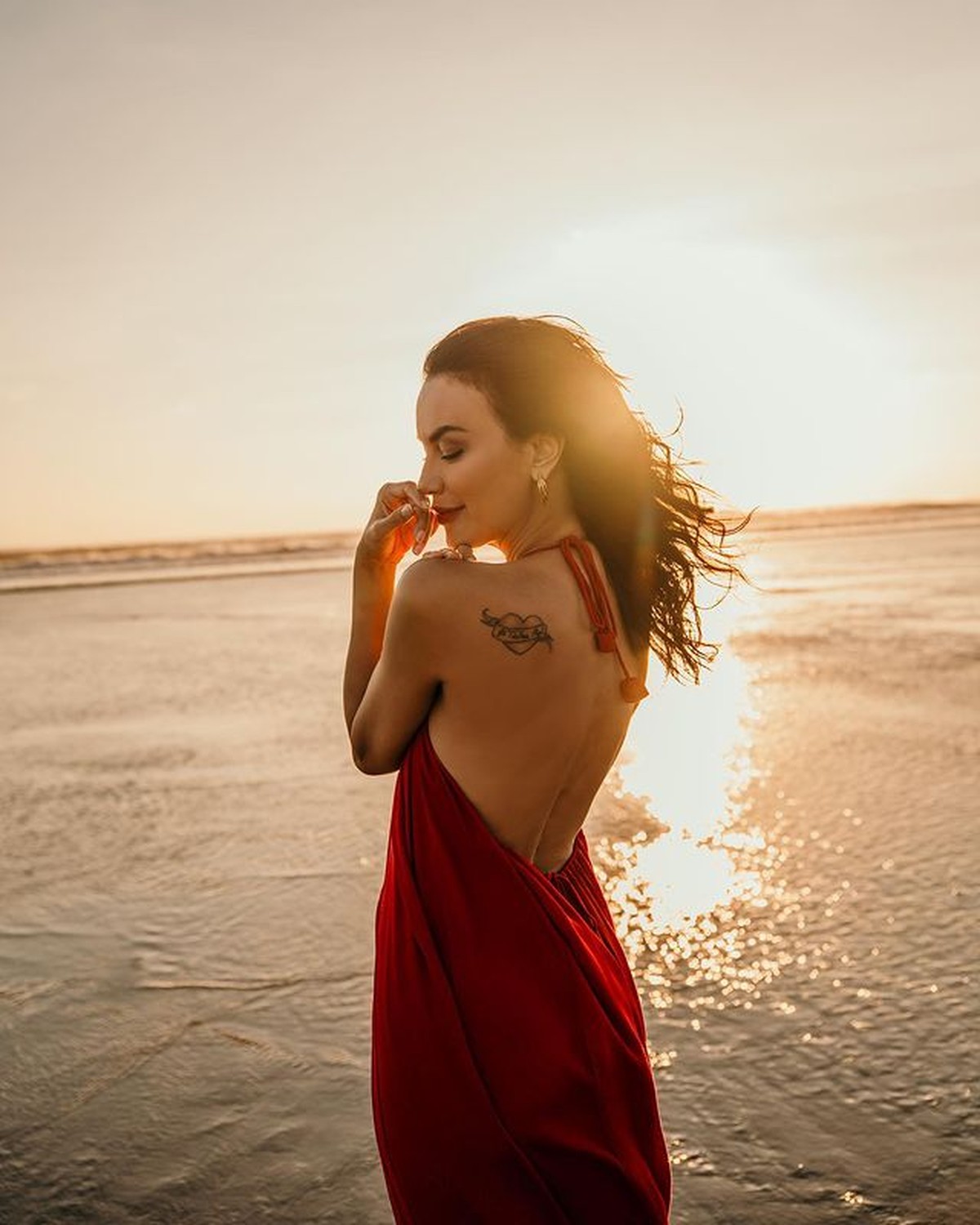 Sophia Latjuba mengunggah foto yang menampilkan punggung mulus dan tatonya&period; Yuk kita intip potretnya&excl;