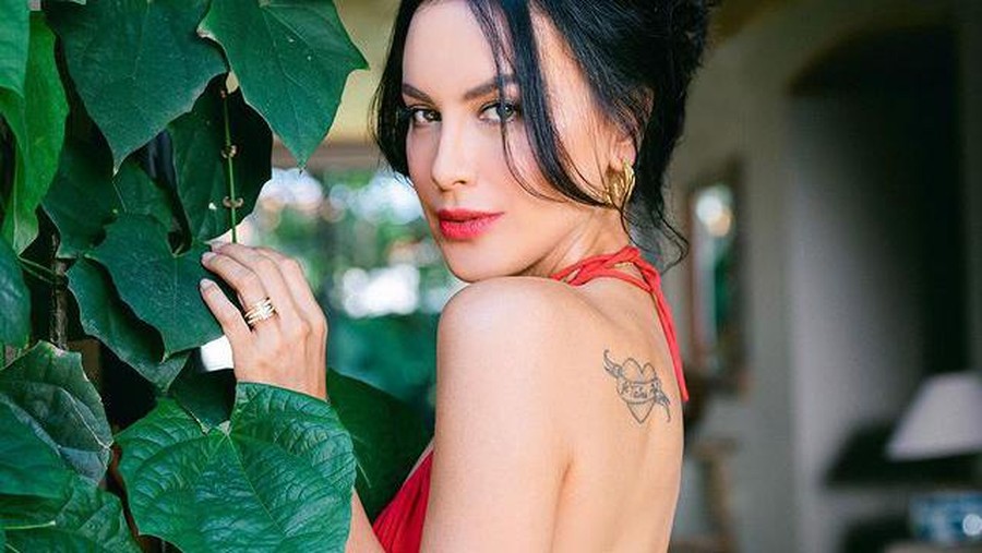 Intip Potret Berani Sophia Latjuba Pamer Tato dan Punggung Mulus Sophia Latjuba mengunggah foto yang menampilkan punggung mulus dan tatonya. Yuk kita intip potretnya!