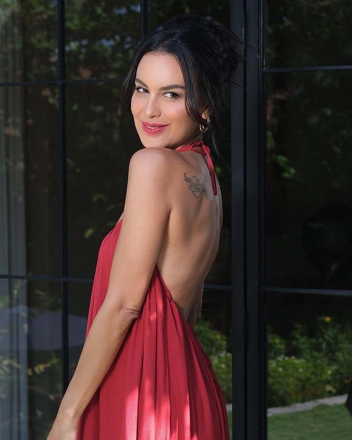 Sophia Latjuba mengunggah foto yang menampilkan punggung mulus dan tatonya&period; Yuk kita intip potretnya&excl;