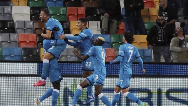 Napoli menghajar Udinese empat gol tanpa balas dalam laga Liga Italia di Stadion Dacia Arena, Selasa (21/9) dini hari waktu Indonesia.