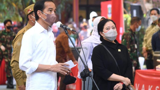Presiden Jokowi mengajak Ketua DPR Puan Maharani berkeliling wilayah ibu kota baru meninjau sejumlah pembangunan.