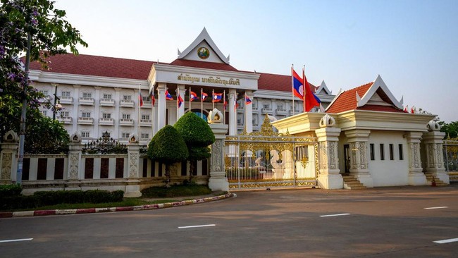 Pemerintah Laos menerapkan lockdown ketat di ibu kota Vientiane setelah melaporkan rekor kasus harian Covid-19 tertinggi pada akhir pekan lalu.