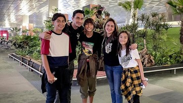 img-title Keren, Putra Darius & Donna Agnesia Segera Sekolah Sepakbola di Prancis