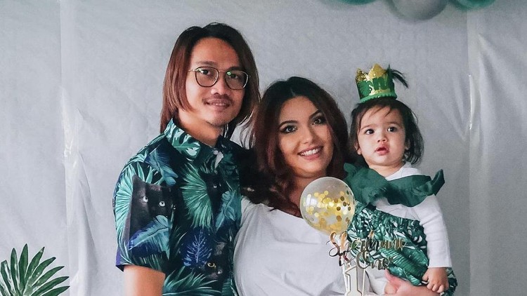 Kisah viral pasangan Tri Nugroho dan Manal Assebbane. Kisah viral pasangan Tri Nugroho dan Manal Assebbane.
